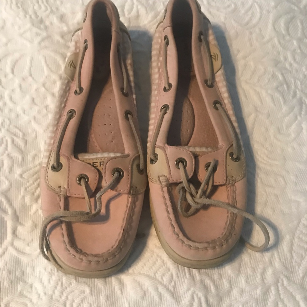 Sz 7 Sperrys, Pink with stripes.